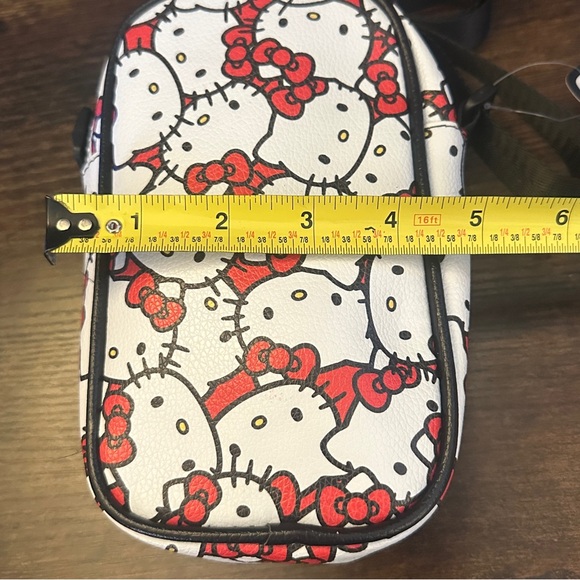 Hello Kitty Mini Purse - Picture 3 of 4